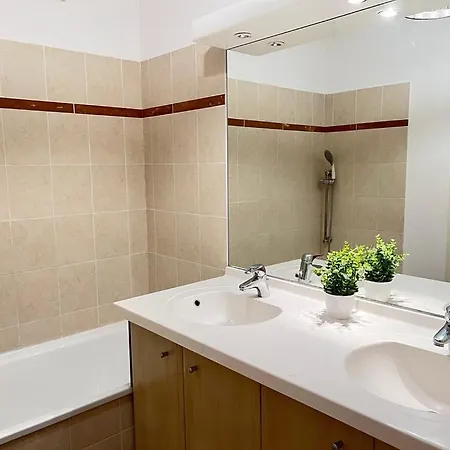 Appt Entier 85m2 Avec 2 Dont 1 Parentale 1 Bureau 1 Canape Lit Piscine *