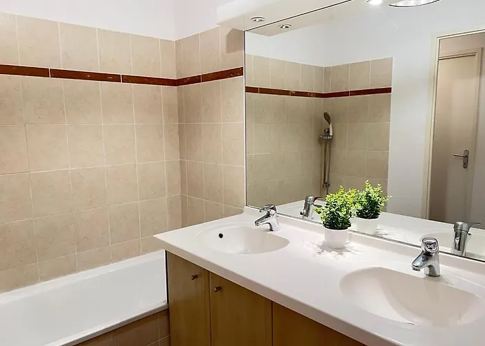 Appt Entier 85m2 Avec 2 Dont 1 Parentale 1 Bureau 1 Canape Lit Piscine *